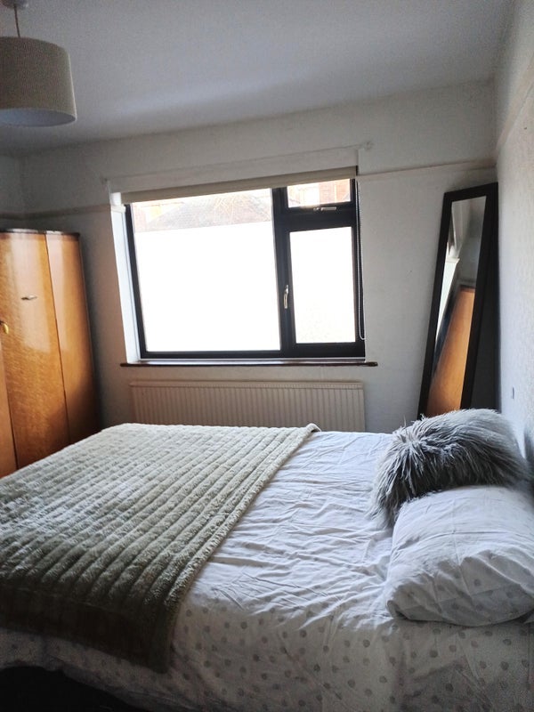 Room Rolleston Drive in Nottingham