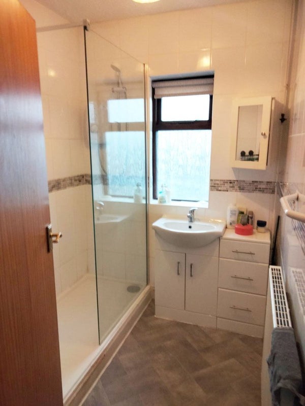 Room Rolleston Drive in Nottingham