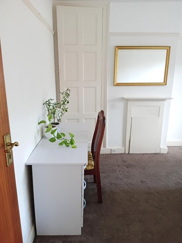Room Rolleston Drive in Nottingham