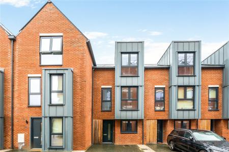 Flat Highfield Avenue in Newbury