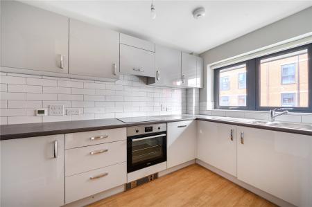 Flat Highfield Avenue in Newbury