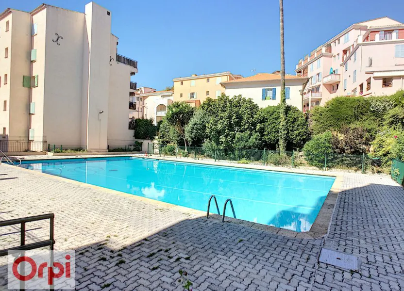 Flat Avenue du Tapis Vert in Vallauris
