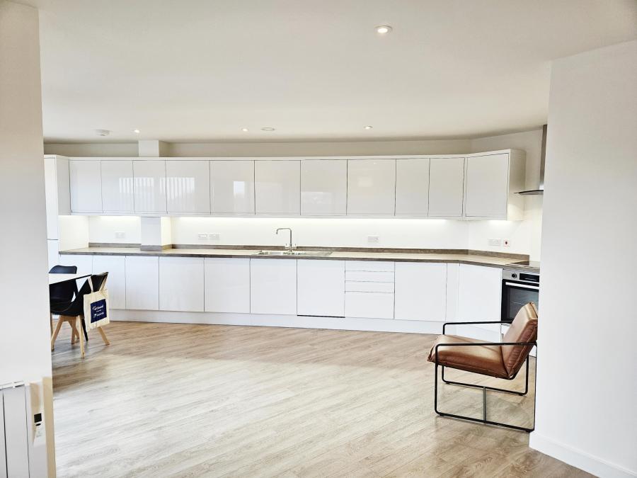 Flat Leacon Road in Ashford