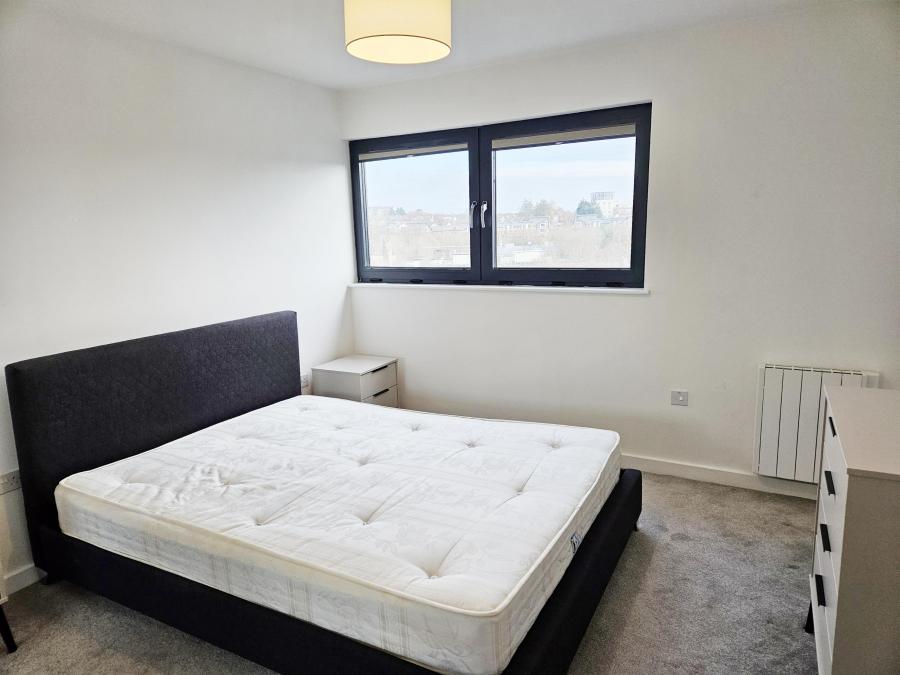 Flat Leacon Road in Ashford