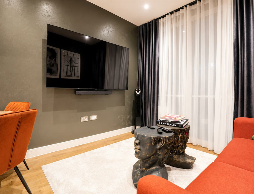 Flat Nobel Drive in Greater London
