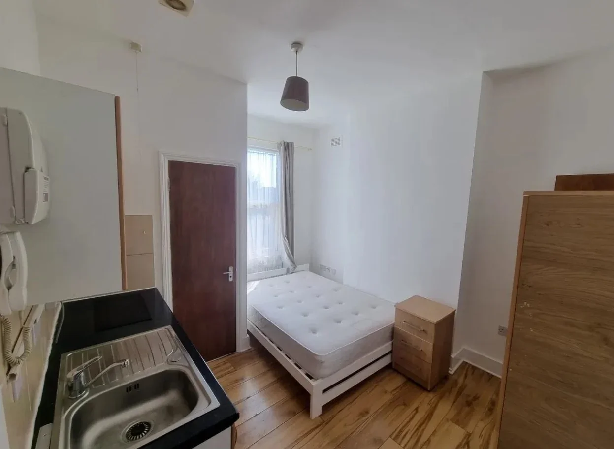Flat Parkhurst Road in Greater London