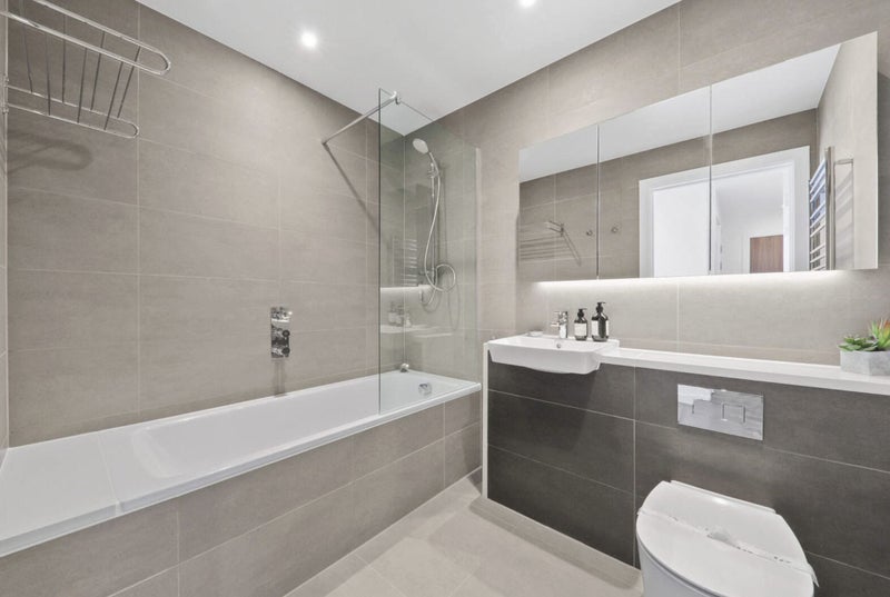 Room Fortunes Walk in Greater London
