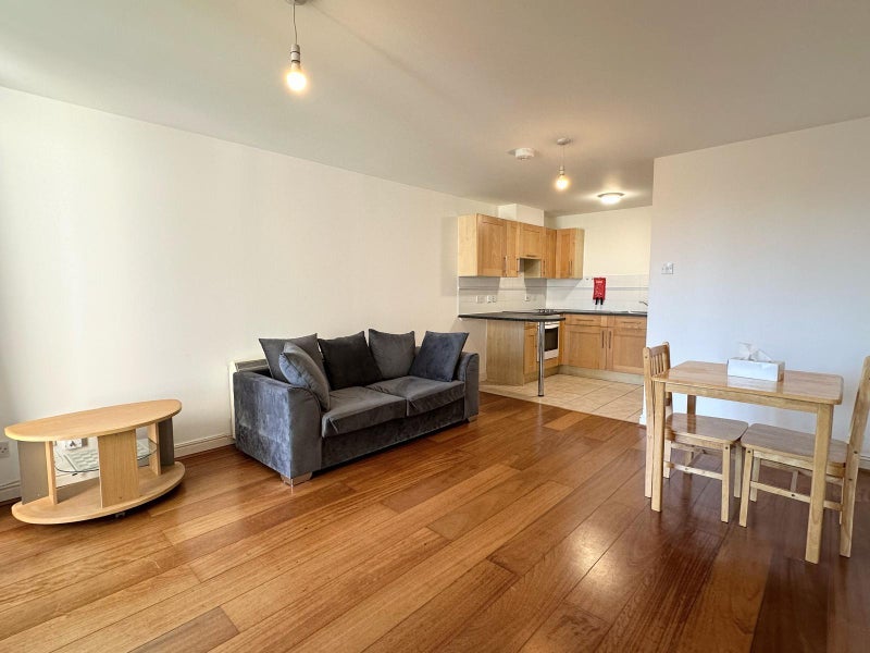 Room Fishguard Way in Greater London