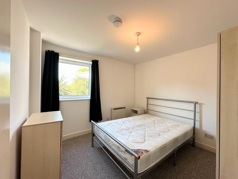 Room Fishguard Way in Greater London