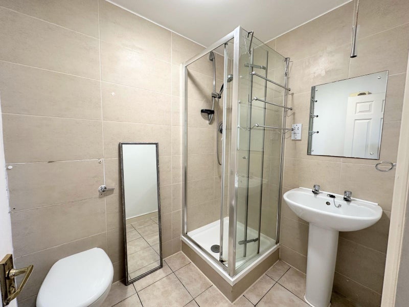 Room Fishguard Way in Greater London