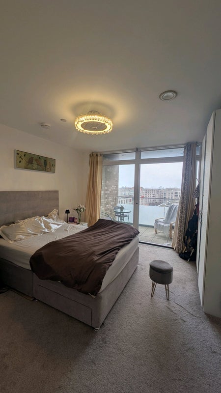 Room Peartree Way in Greater London