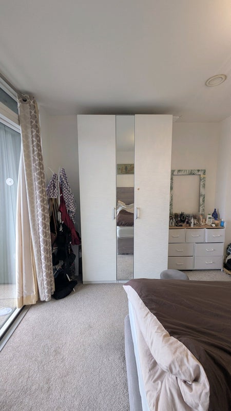 Room Peartree Way in Greater London