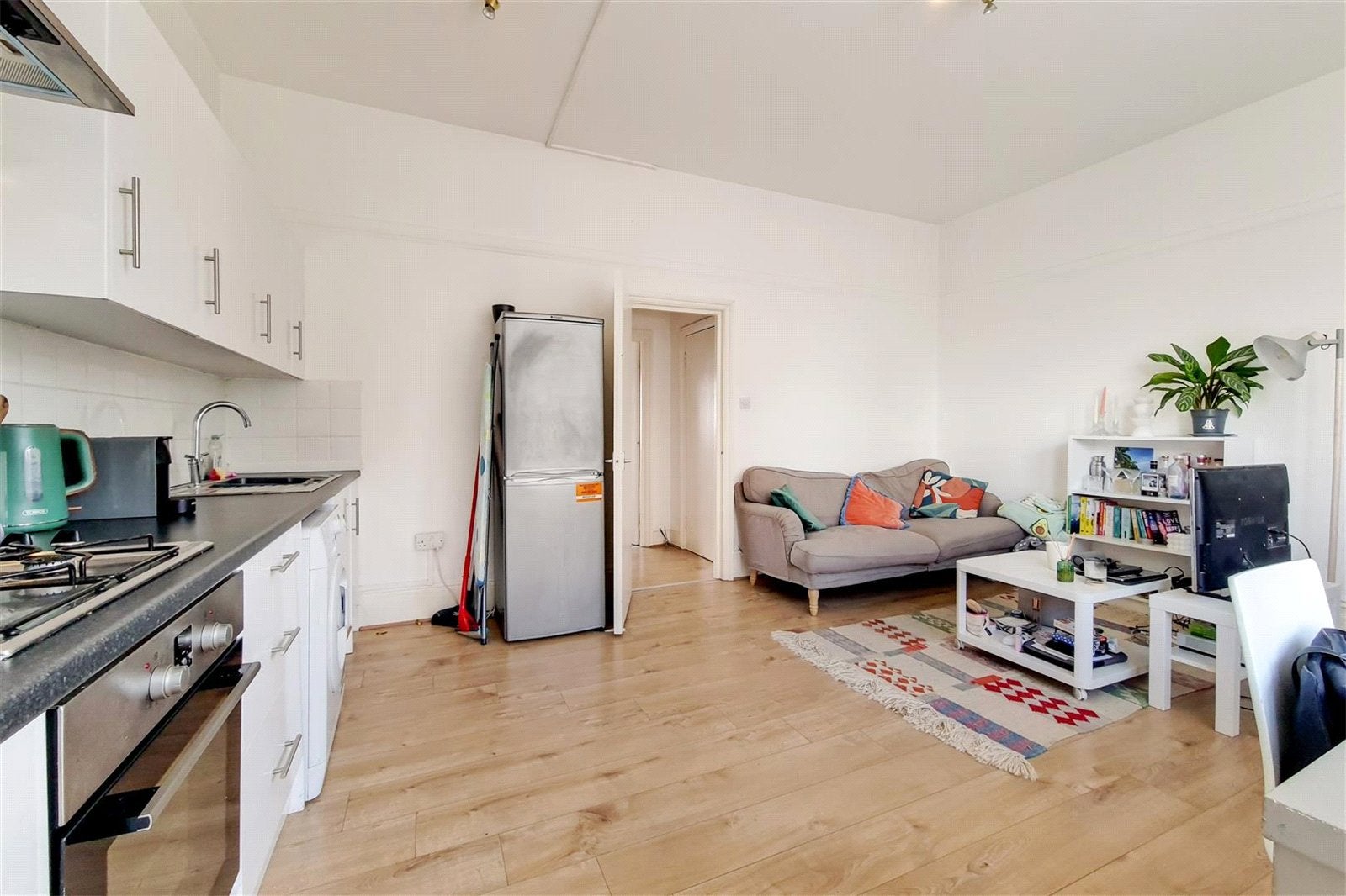 Flat Streatham High Road in Greater London