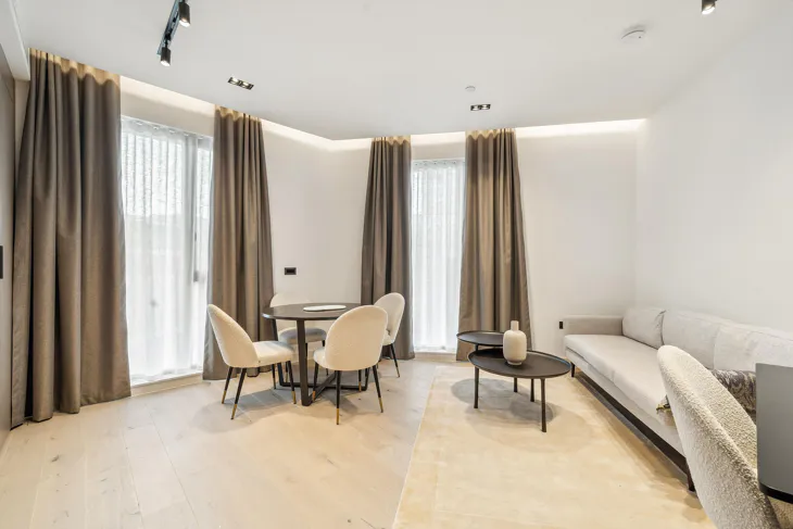 Flat Pembridge Gardens in Greater London