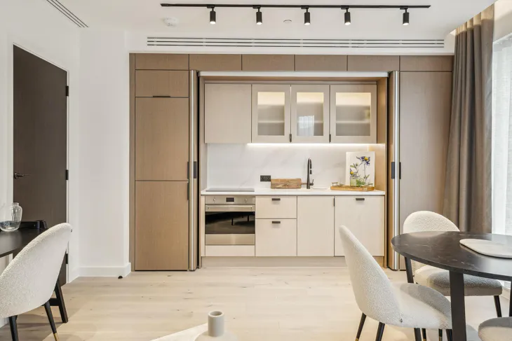 Flat Pembridge Gardens in Greater London