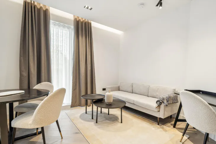 Flat Pembridge Gardens in Greater London