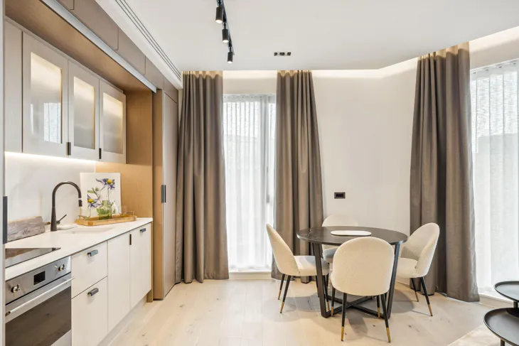 Flat Pembridge Gardens in Greater London