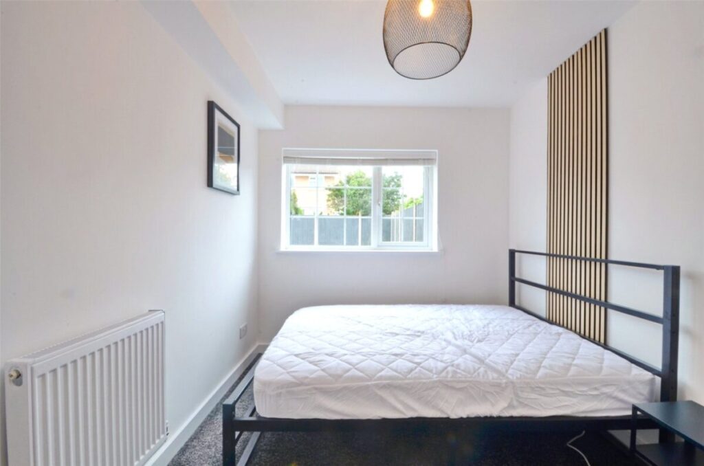 Room Homeleaze Road in Bristol