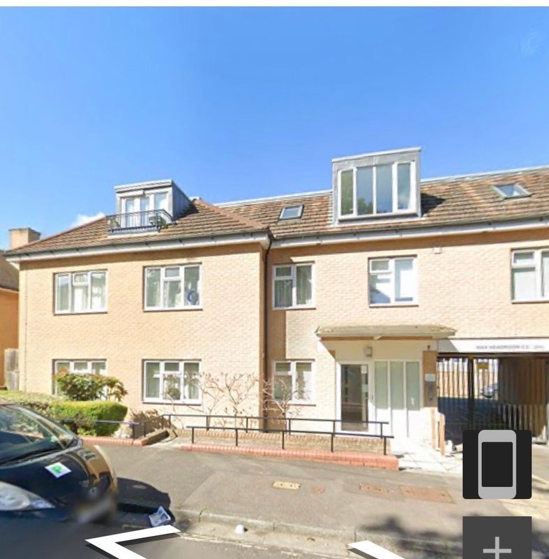 Room Bowen Drive in Greater London