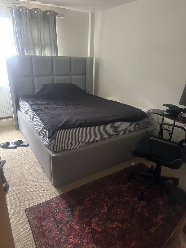 Room Bowen Drive in Greater London