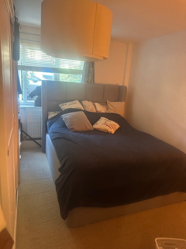 Room Bowen Drive in Greater London