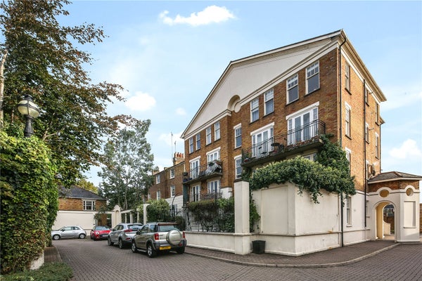 Flat Sutton Square in London
