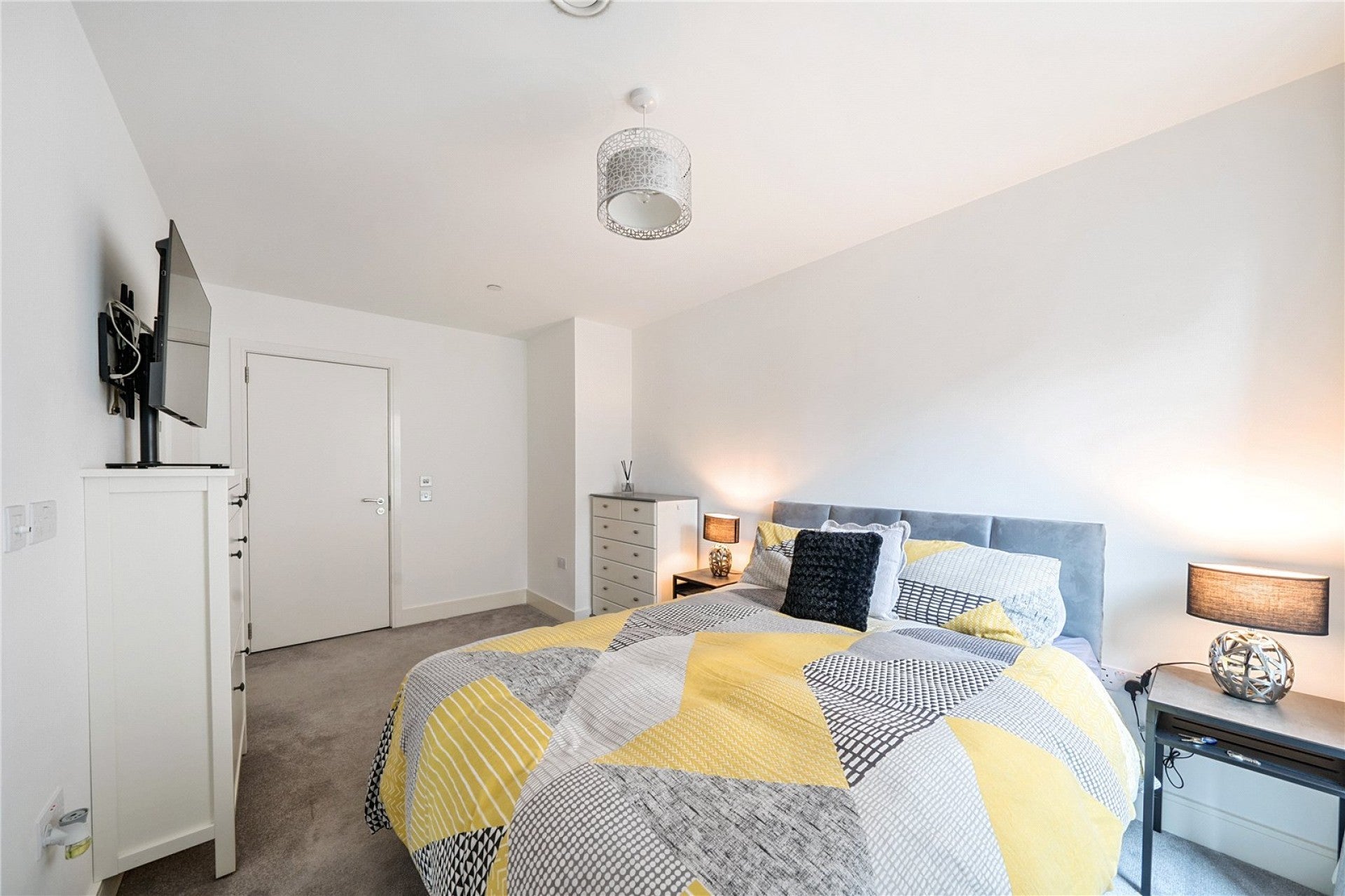 Flat Garnet Place in Greater London