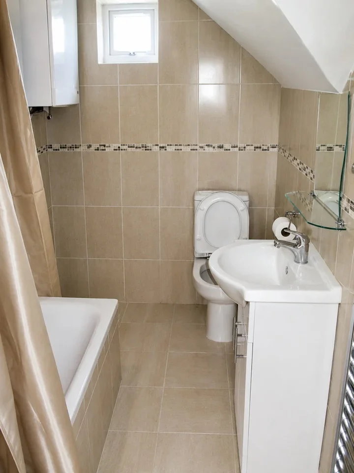 Flat Plashet Grove in Greater London