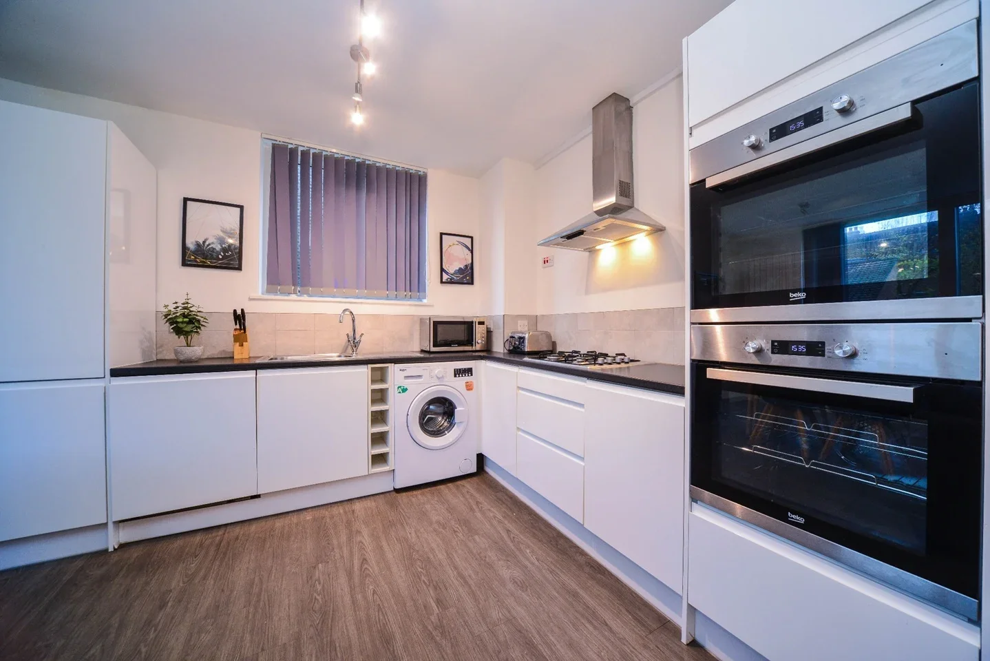 Flat Priory Road in Greater London
