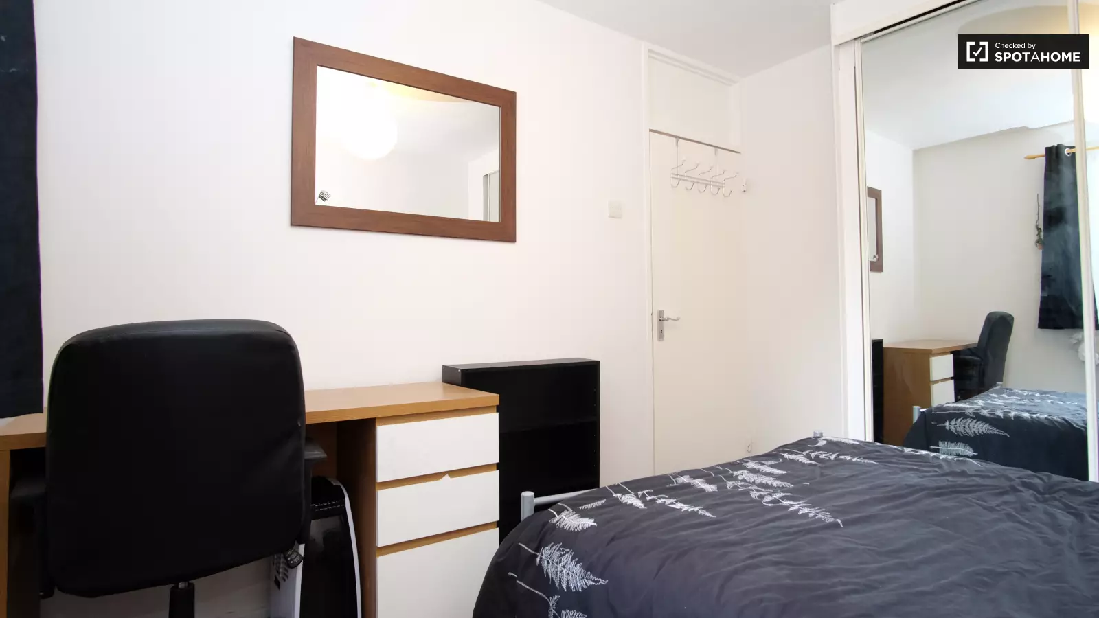 Room Beaumont Square in Greater London