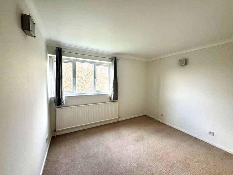 Flat Hadley Road in Greater London