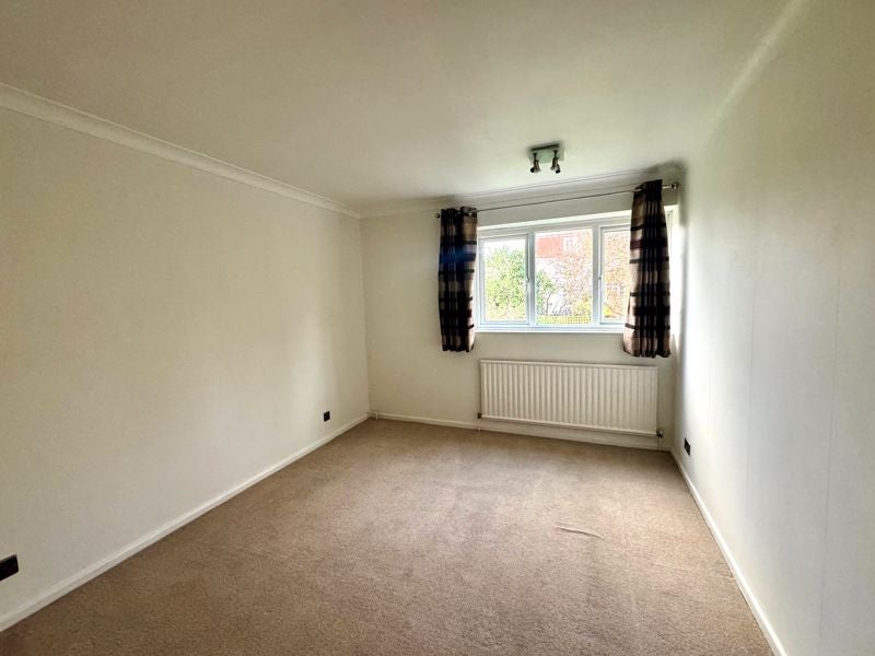 Flat Hadley Road in Greater London