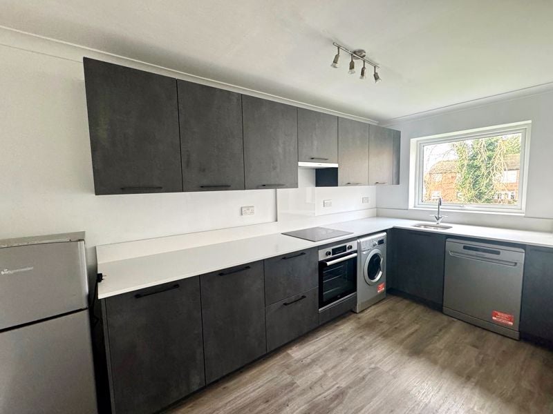 Flat Hadley Road in Greater London
