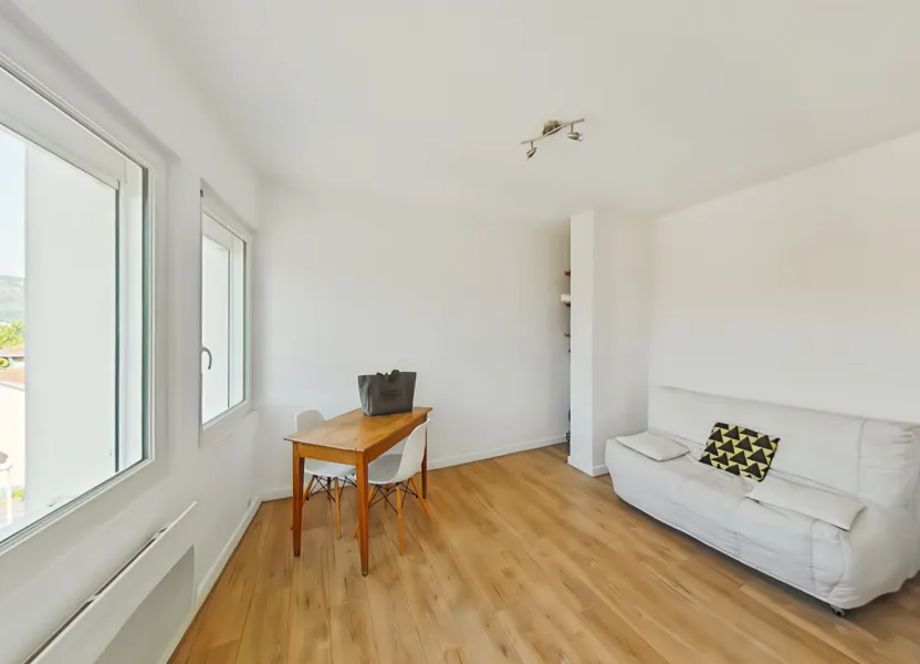 Room Rue Barthélemy Roux in Valence
