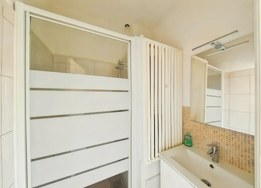 Room Rue Barthélemy Roux in Valence