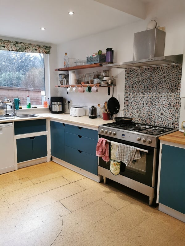 Room Cottrell Road in Bristol