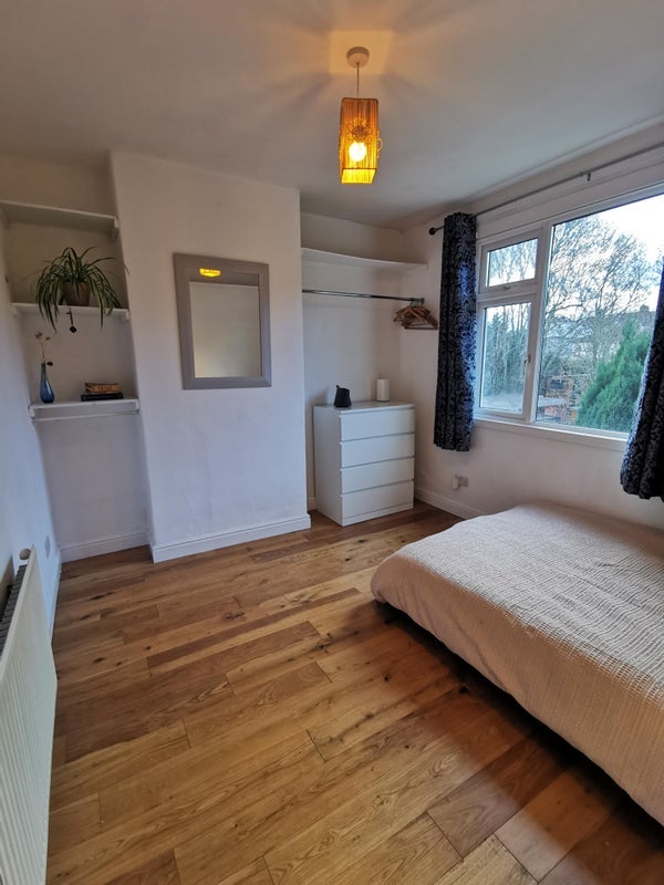 Room Cottrell Road in Bristol