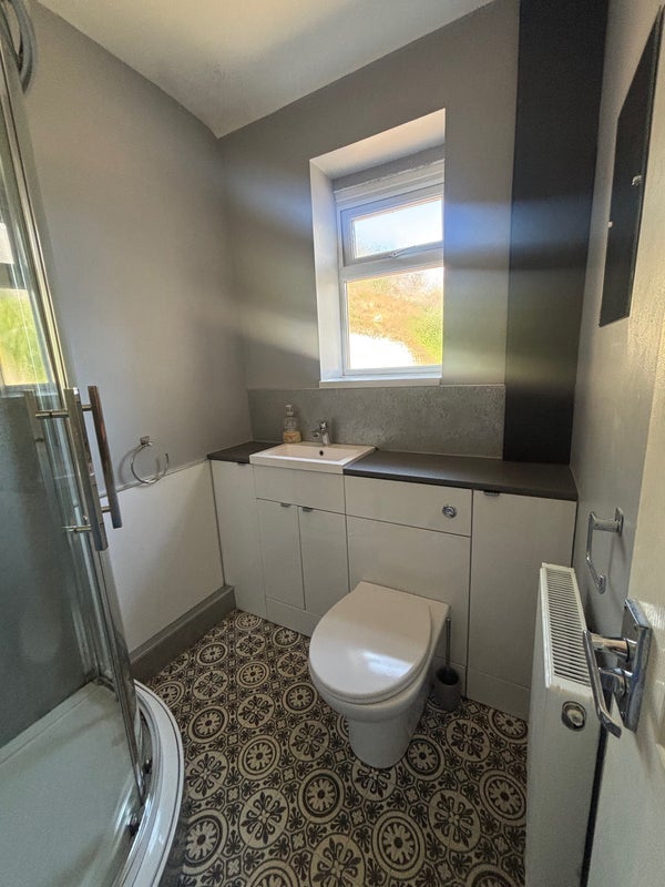 Room Romilly Road in Barry