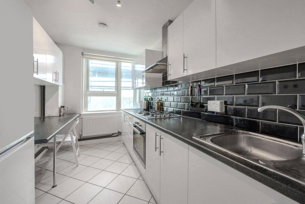 Flat Fellows Road in Greater London