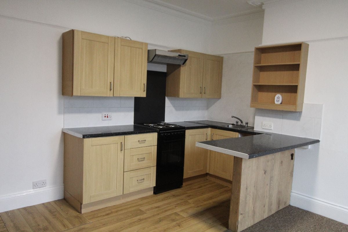 Flat Clifton Road in Weston-super-Mare