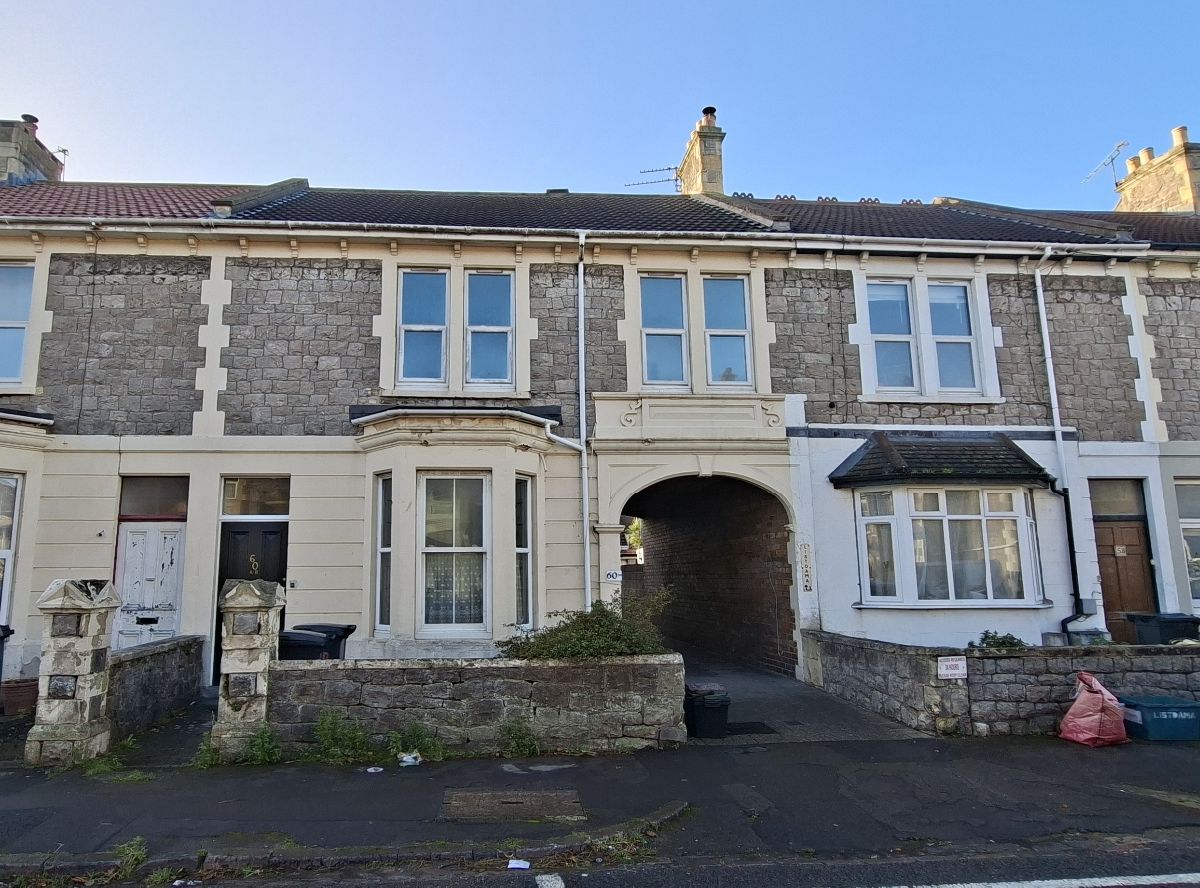 Flat Clifton Road in Weston-super-Mare