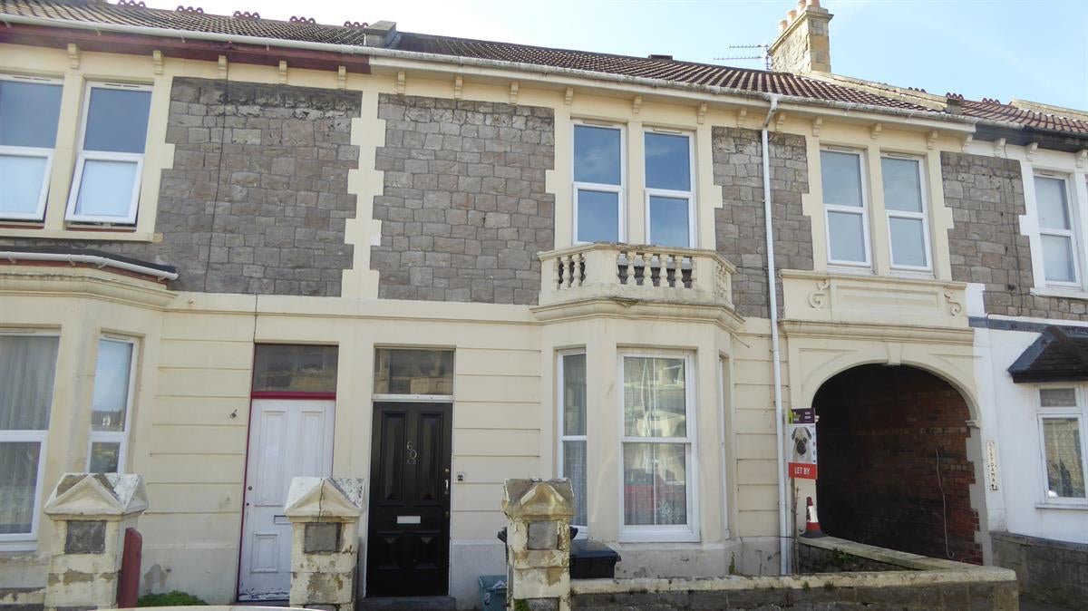 Flat Clifton Road in Weston-super-Mare
