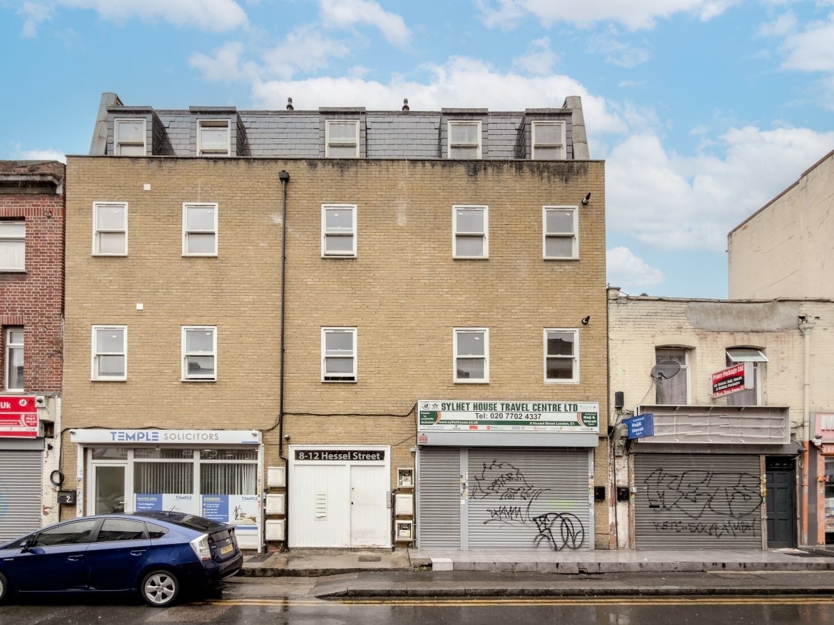 Flat Hessel Street in Greater London