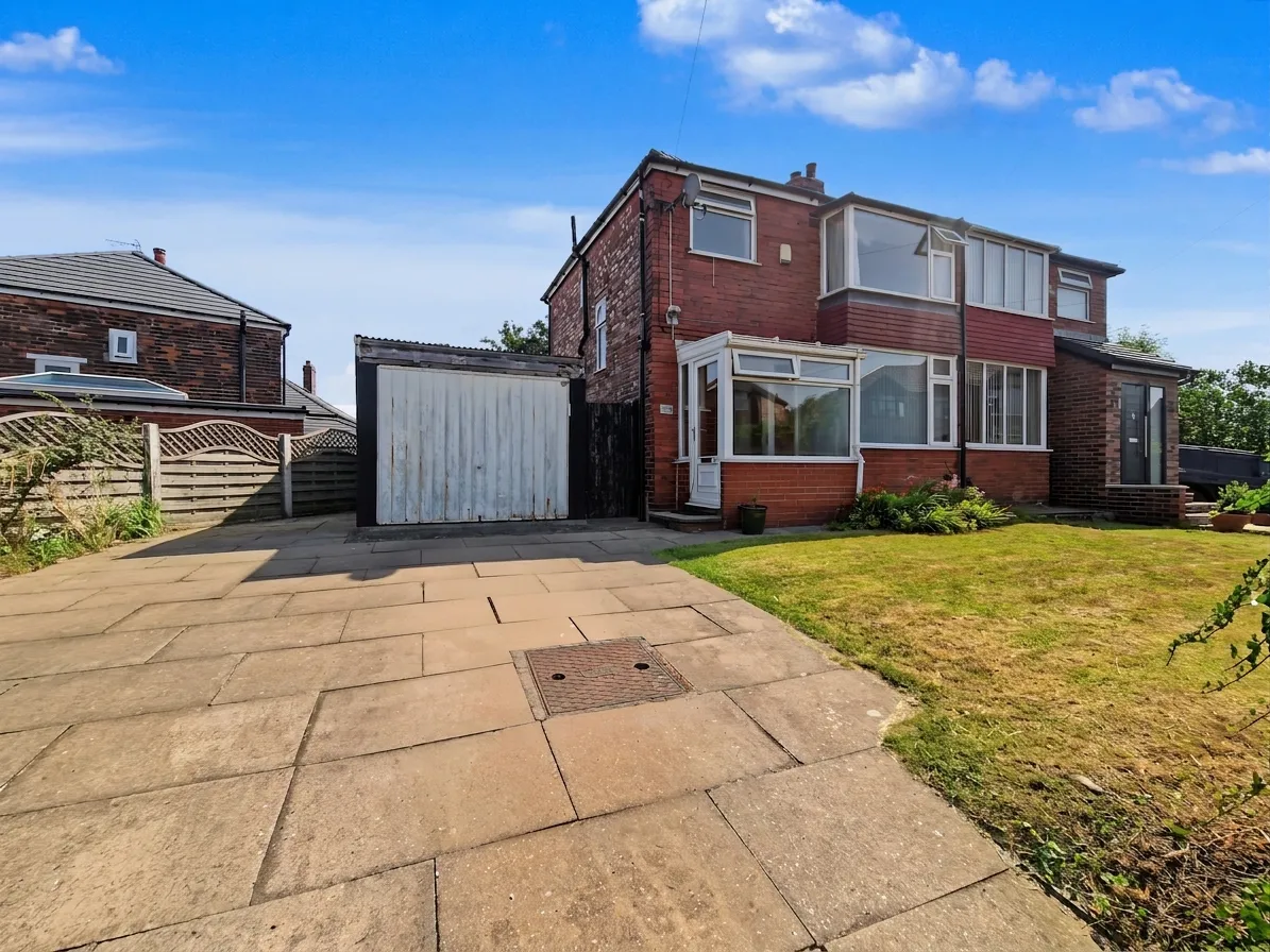 House Dovedale Avenue in Prestwich