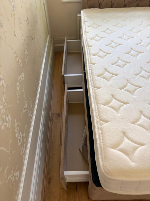 Room Finchley Road in Greater London