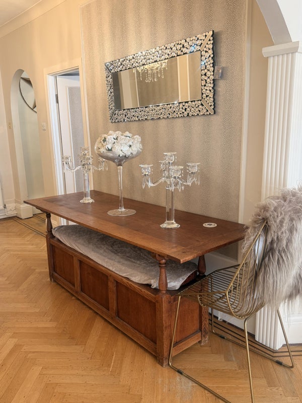Room Finchley Road in Greater London