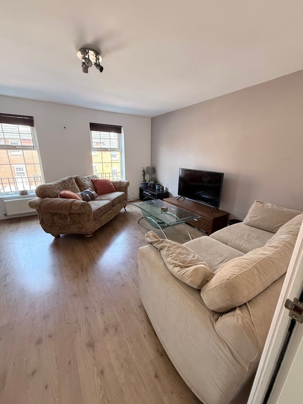 Room Raynville Way in Leeds