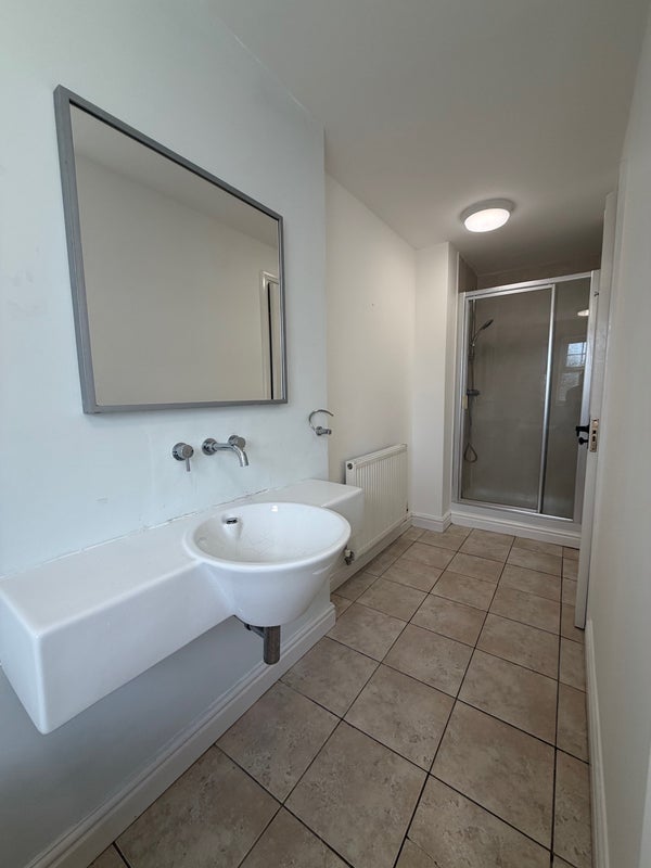 Room Raynville Way in Leeds