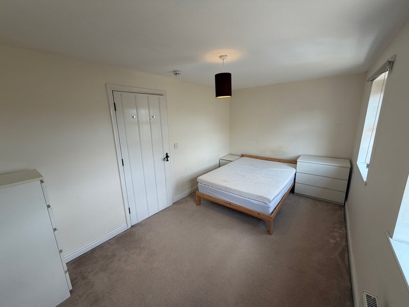 Room Raynville Way in Leeds