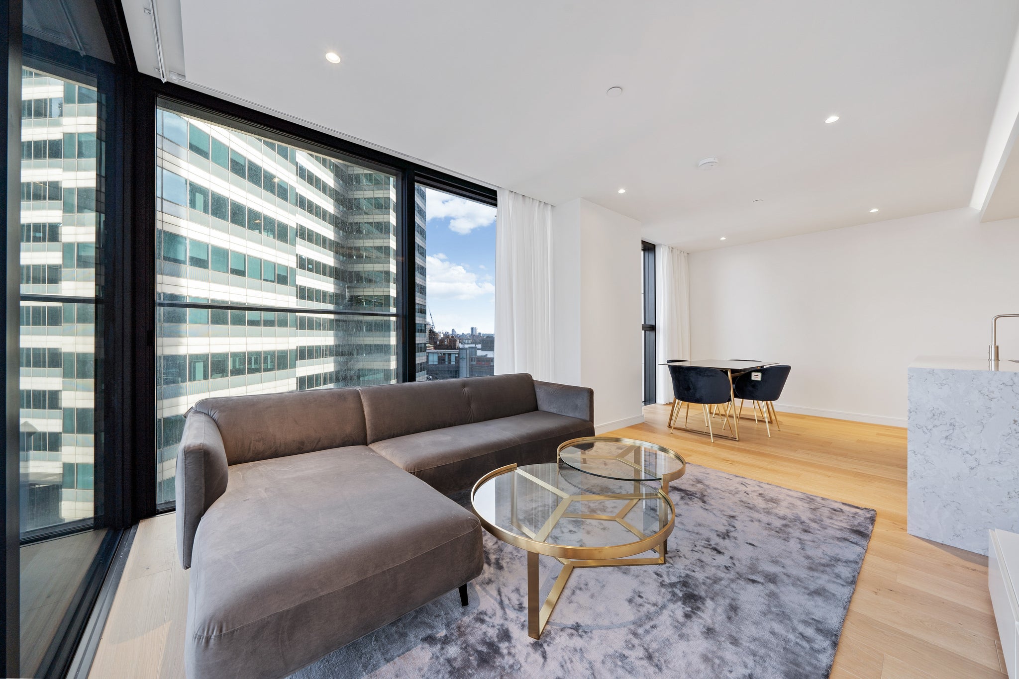 Flat Westferry Circus in Greater London